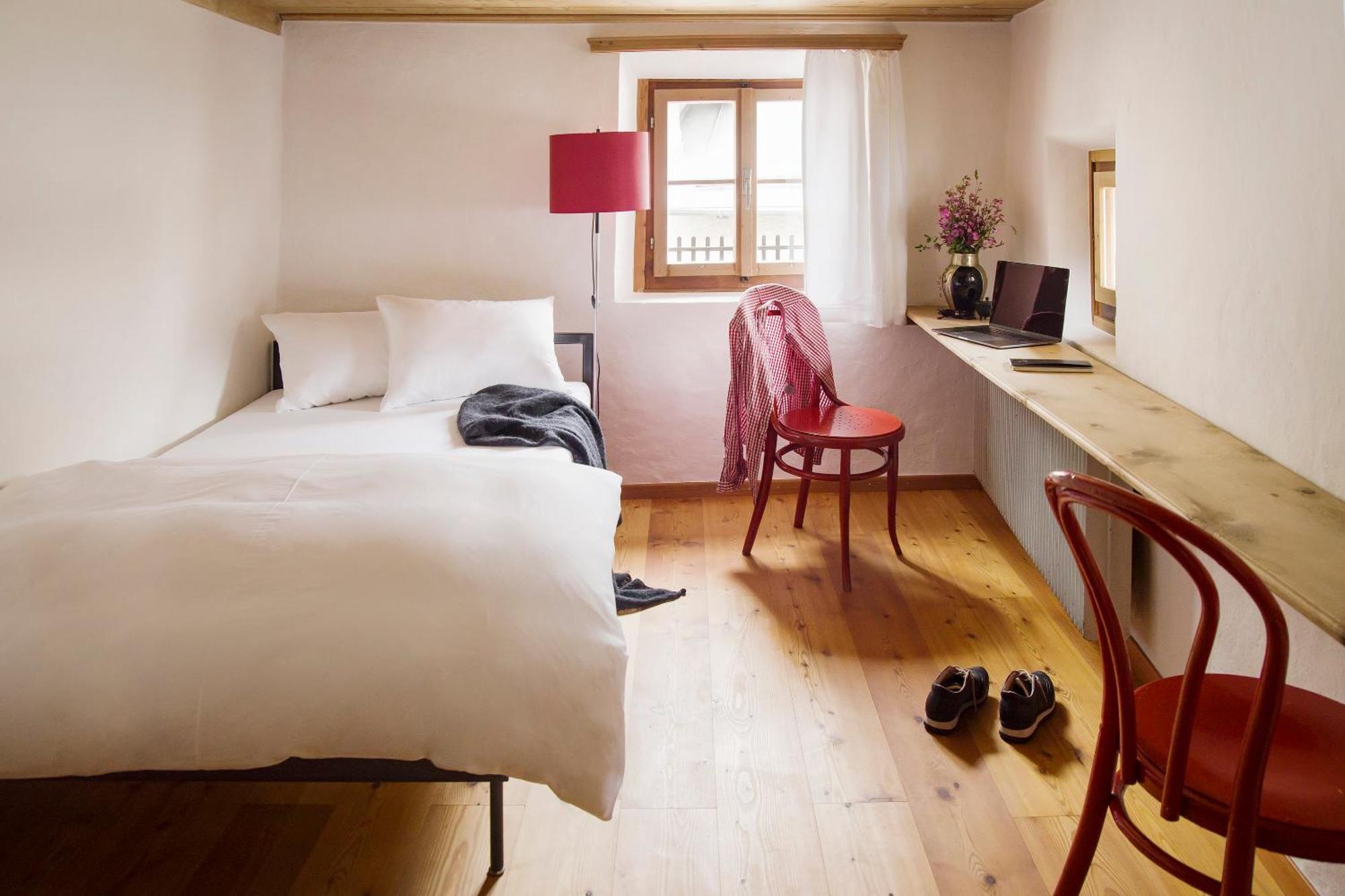 Hotel Chasa Chalavaina 米施泰尔 外观 照片