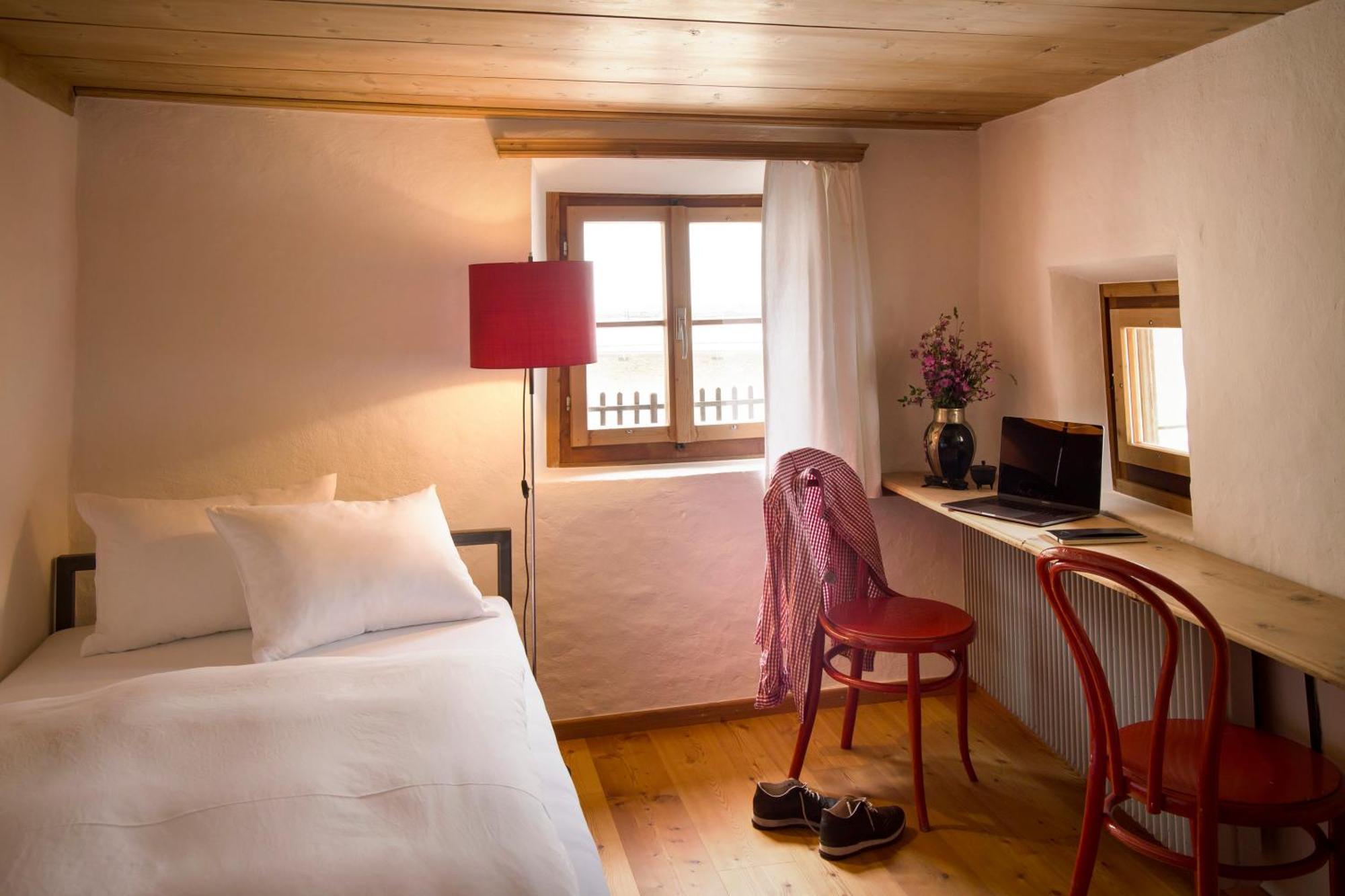 Hotel Chasa Chalavaina 米施泰尔 客房 照片